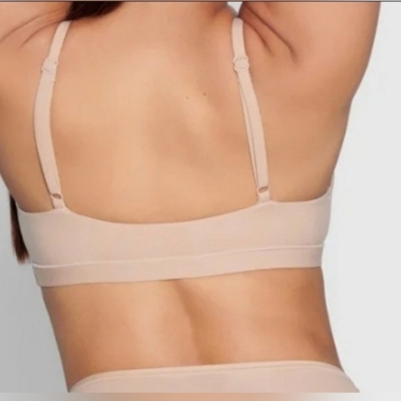 Skims Fits Everybody Scoop Wireless Bra Mica Tan Medium NWT - Picture 3 of 6